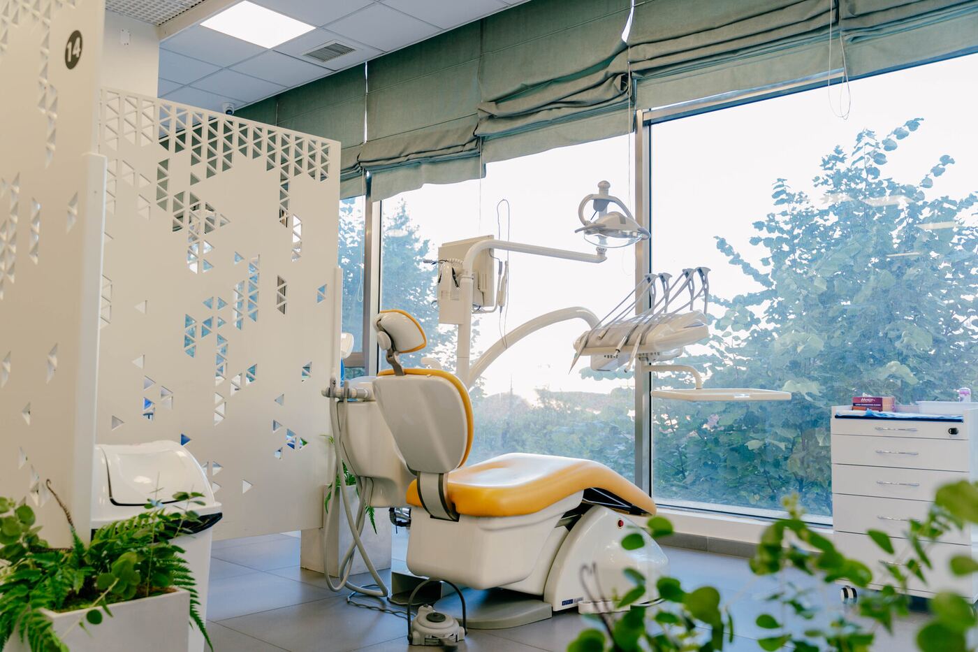 Sala de tratamiento de la clínica dental en Tirana, Albania